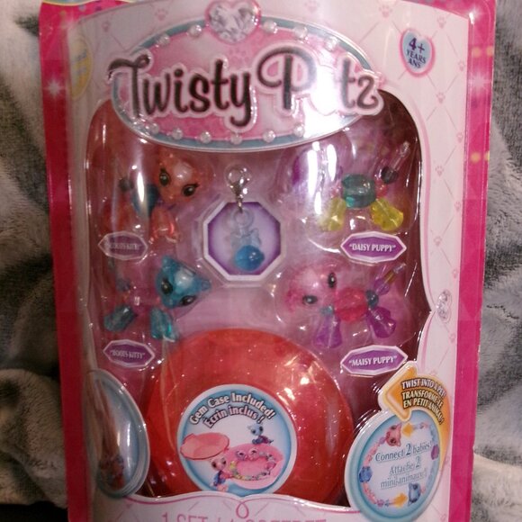 NWT Series 1 Twisty Petz Kitties and Puppies Babies Bracelet Set - Picture 5 of 9